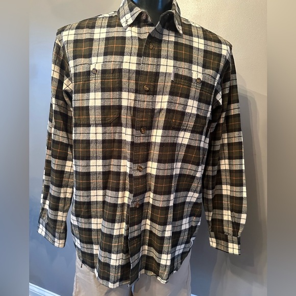 Carhartt Other - Men’s Carhartt relaxed fit button down 100% cotton flannel